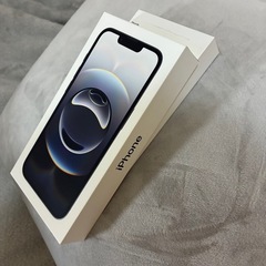 iPhone16e本体、ケース、新品ガラスフィルムの画像