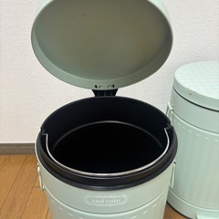ゴミ箱の画像
