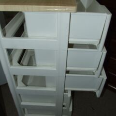 【紋別市発】引取り限定　チェスト 5段 収納ボックス タンス ウッドトップチェスト HG-555 ホワイト　幅560×奥行415×高さ1,000	容量239.4 L　引出内寸　幅475×奥行360×深さ145mm　中古品　の画像