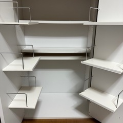 白い棚　（単行本などのラック）の画像