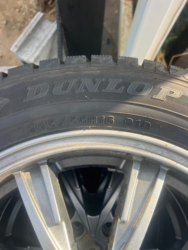 205/55r16スタッドレスタイヤ　1シーズンのみ使用　引取のみ