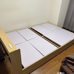 ダブルベッドフレームの画像