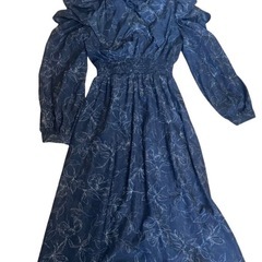 フリル付きオフショルダーロングワンピース
の画像