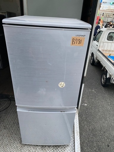 NO B781?福岡市内配送設置無料✨?SJ-D14F-S 冷蔵庫 シルバー系 [137L /2ドア /右開き/左開き付け替えタイプ]