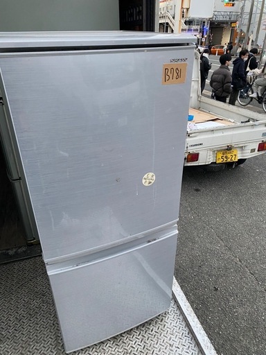 NO B781?福岡市内配送設置無料✨?SJ-D14F-S 冷蔵庫 シルバー系 [137L /2ドア /右開き/左開き付け替えタイプ]