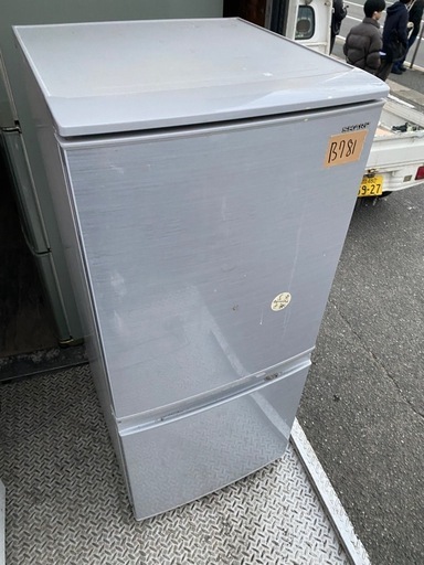 NO B781?福岡市内配送設置無料✨?SJ-D14F-S 冷蔵庫 シルバー系 [137L /2ドア /右開き/左開き付け替えタイプ]