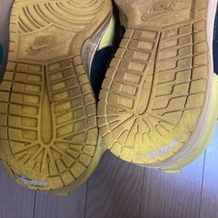 Nike 黒/黄 ハイカットスニーカーの画像