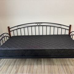 ニトリアイアンシングルベッドとマットレスの画像