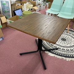 シックなカフェテーブルの画像