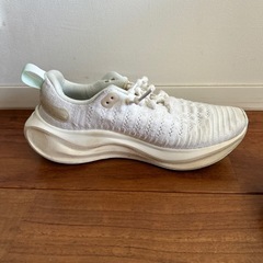 NIKE   INFINITY RUN  23.5cm（小さめ）の画像