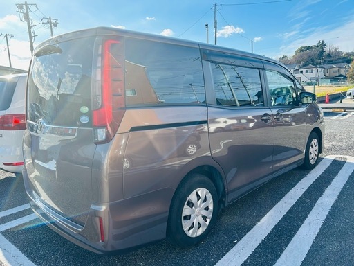 【受付まもなく終了】トヨタ ノア（TOYOTA NOAH）／ブラウン