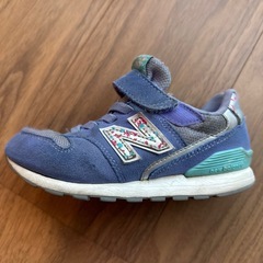 キッズスニーカー(Adidas, New Balance)の画像