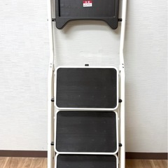大82 【未使用保管品】山善 YAMAZENトレー付きステップ 折りたたみ脚立 3段踏み台 ホワイト 軽量 スチールステップ 高さ約150cmの画像