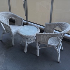 ガーデンテーブルとチェアの画像