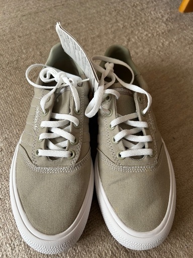 adidas ローカットスニーカー　24