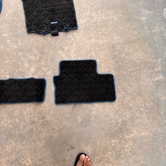 ダイハツロッキー足マットセットの画像