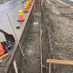 下水道工事、オペレーター+手元作業員の画像