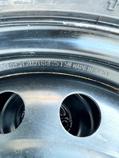 スタッドレスタイヤ4本セット　純正鉄ホイール付　195/65/R15　