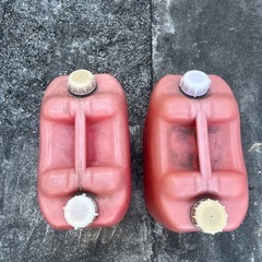 灯油缶2個の画像