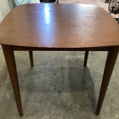 【0円】ダイニングテーブルとイスのセットの画像