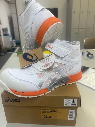アシックスの安全靴、CP308AC ホワイト、28.0cmです。