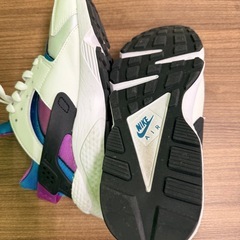 1/10来店予定お一人有  NIKE  
エアハラチ  26センチ   の画像