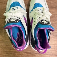 1/10来店予定お一人有  NIKE  
エアハラチ  26センチ   の画像
