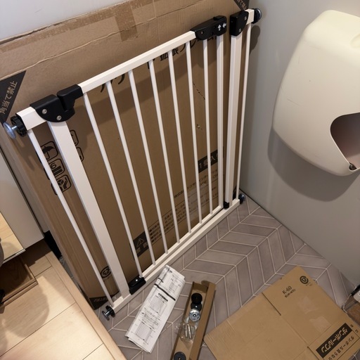 アイリスプラザ ペットゲート ドア付き ハイタイプ グレー 高さ153cm 設置幅75-85cm アイリスプラザ ペットゲート ドア付き ハイタイプ ホワイト 高さ153cm