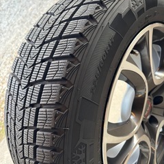 スタッドレスタイヤ（225/60R17）の画像
