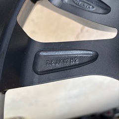 スタッドレスタイヤ（225/60R17）の画像