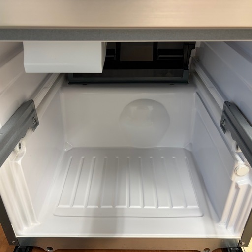 【動作確認済・2022年製】日立 HITACHI 3ドア冷凍冷蔵庫 R-V32RV(N) 2022年製 シャンパン まんなか野菜室 うるおいチルド サッと急冷却 ダイレクト給水式自動製氷 仕様：Vタイプ R-V32RV ： 冷蔵庫 ： 日立の家電品