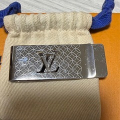 ★ LOUIS VUITTON ルイヴィトン　マネークリップ シルバー　正規品　箱、保存袋付き AN0135の画像