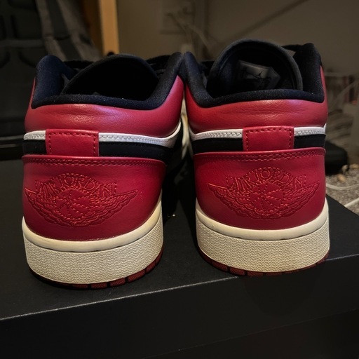 NIKE AIR JORDAN 1 LOW 