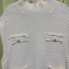 白のベスト　新品タグ付きの画像