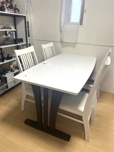 ダイニングテーブル　椅子4セット