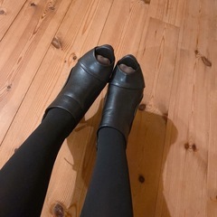 ブラック ショートブーツ　きれいめ（ヒール）の画像