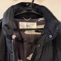 AKMの黒のダウンジャケットの画像