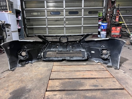 レクサス CT200h バージョンL 中期　ZWA10　フロントバンパー グリル付 プラチナムシルバーメタリック 1J4 スピンドルグリル レクサス CT200h バージョンL 中期 ZWA10 フロントバンパー グリル付