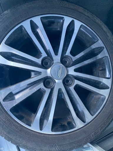 ダイハツ 純正15インチ　タイヤ残量多い ダイハツ純正15インチアルミホイール165/55/15タイヤも新しめ。四本