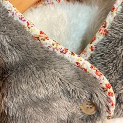 花柄パイピング室内用ショールの画像