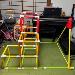 アンパンマンのジャングルジムとブランコとすべり台の画像