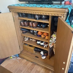 アンティーク玄関収納の画像