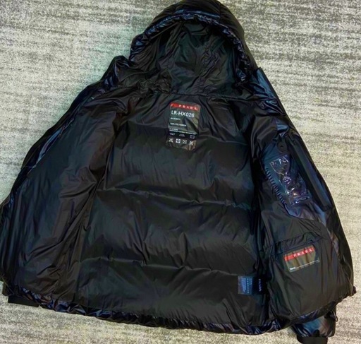 極美品　プラダ　ダウンジャケット