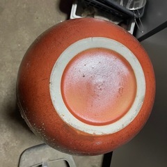 信楽焼　陶器製丸型花瓶 緑と赤のグラデーションの画像