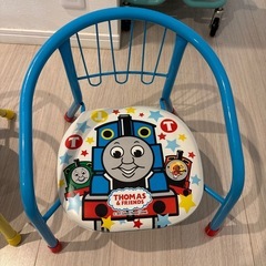 こども椅子二脚の画像