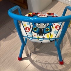 こども椅子二脚の画像