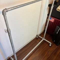 鉄パイプ風ハンガーラックの画像