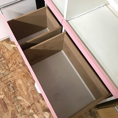 ジャングルジャングル貝塚店　食器棚　ピンク　3枚扉　引き出し　高さ調節　中古　貝塚市　二色浜の画像