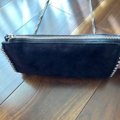 ZARA スエード ブラック ショルダーバッグの画像