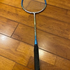 YONEX バドミントンラケット 青と白の画像